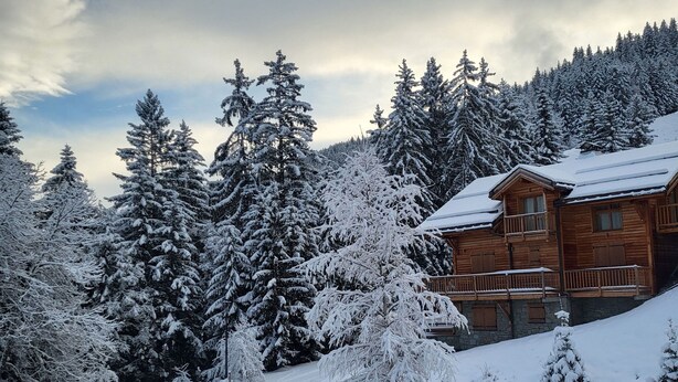 A wooden cabin with a stone foundation, surrounded by snow-covered trees and a clear sky. - Chalet Courchevel - 14 Persons, 7 Bedrooms 7 Bathrooms, 40m from slopes (Courchevel)
