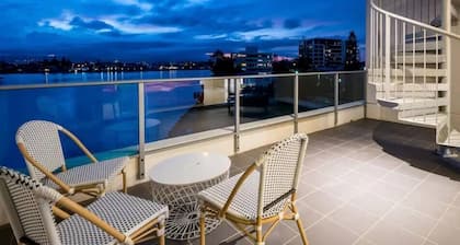 Paradise Island 2bd Penthouse Spa/Surfers Paradise