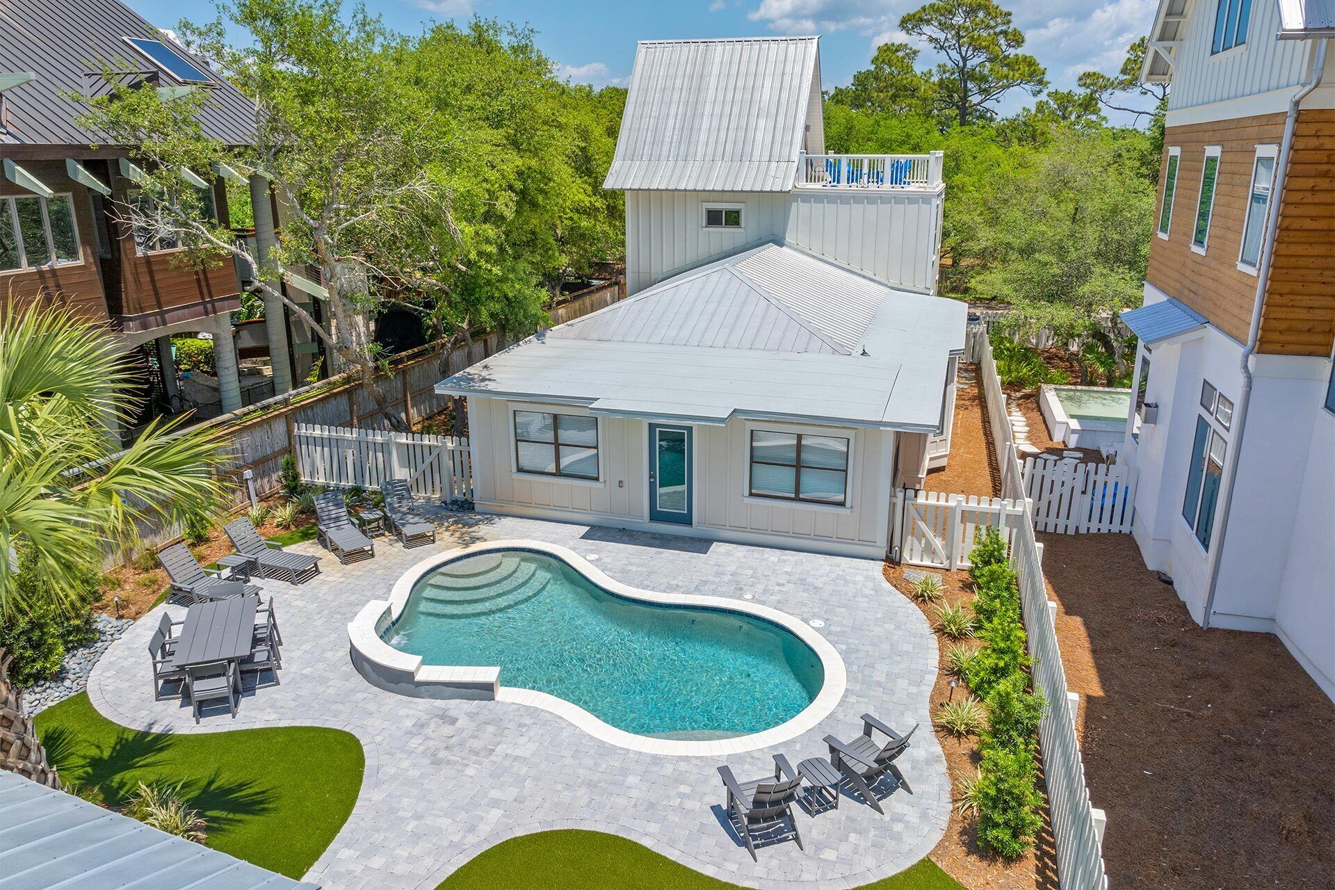 Graytfully B - Updated Grayton Beach Home + Guest House, Heated Pool + Bikes!