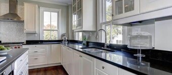 Freshly renovated 3-story home 1 block from USNA!