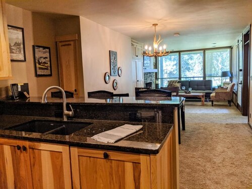Cozy condo perfectly located in resort/golf course. Minutes from Brundage/McCall