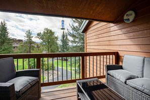 Terrace/patio - MO24: Modern, Remodeled 3BD/3BA + Winter Shuttle (Steamboat Springs)