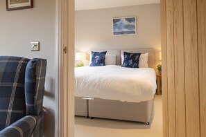 4 bedrooms, iron/ironing board, Internet, bed sheets - Saxon House, Harome, North York Moors (Harome)