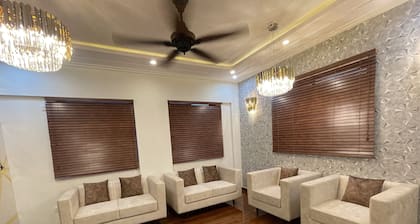 Brand new building with 8 bedrooms, 6 bathroom, 3 kitchen with luxury appliances