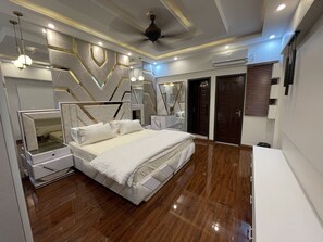 8 bedrooms, internet