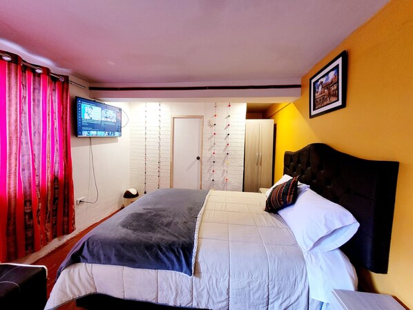 Family Apartment | 1 bedroom, premium bedding, down duvets, laptop workspace - wayra house infancia (Cusco)
