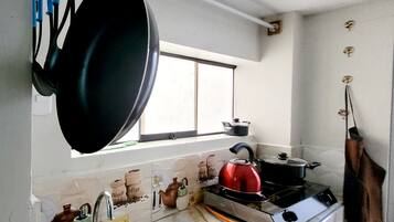 Family Apartment | Private kitchen | Full-sized fridge, microwave, oven, cookware/dishes/utensils