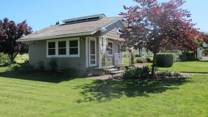 Exterior - The Cottage: One bedroom w/mini fridge & private bath. (Medford)