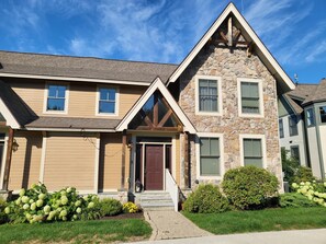 Exterior - Luxury 5 bedroom ski house- 5 min from slopes (Dover)