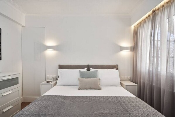 2 bedrooms, iron/ironing board, travel crib, free WiFi