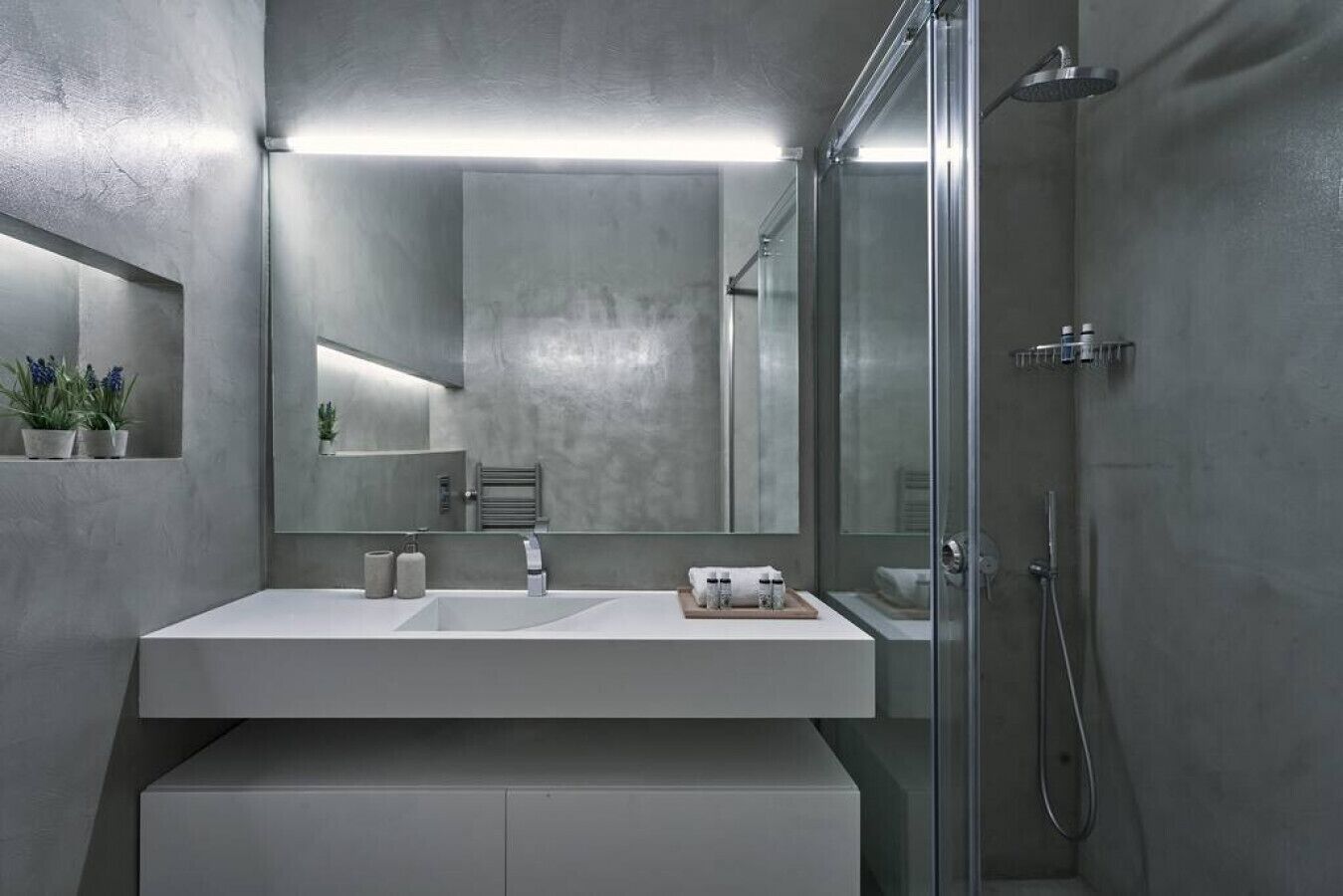 Hair dryer, towels