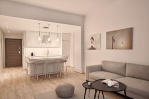 Smart-TV, bøker, kontorer og printere