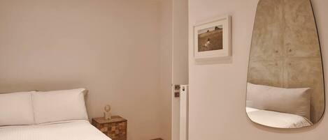 2 室のベッドルーム、デスク、アイロン / アイロン台、WiFi (無料)