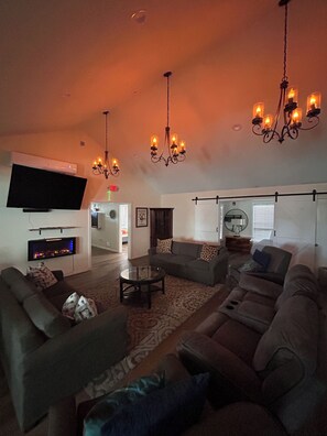 تلفزيون ذكي، مدفأة، شاشة كمبيوتر، طابعة