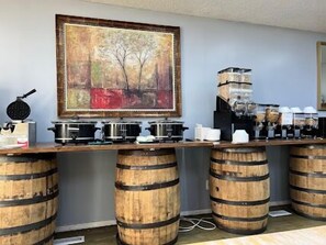 Dining - Sleeps 18 Bunkhouse with 4 Bedrooms Full Kitchen and Parking for Groups (Branson)