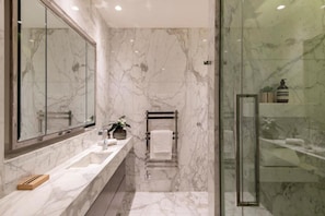 Shower, towels