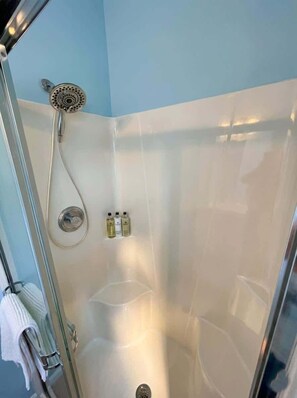 Kombinert dusj/badekar og hårføner