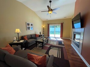 TV, peis og kontorer