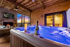 Indoor spa tub