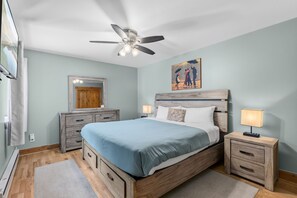 2 bedrooms, iron/ironing board, WiFi