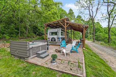 Terrace/patio. Amish country, hot tub, fire pit, pet friendly