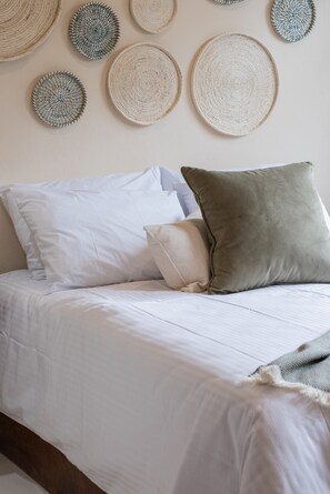 3 bedrooms, in-room safe, desk, free WiFi