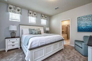 5 bedrooms, iron/ironing board, WiFi, bed sheets