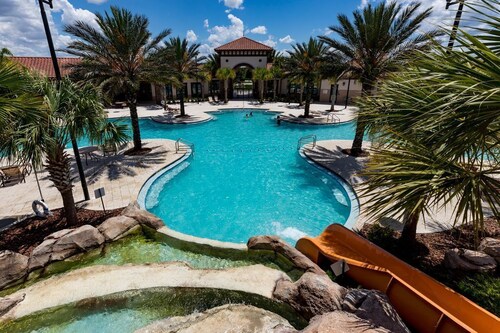 Brand New Luxury Villa!  Dog Friendly, Gated Resort w/ tons of Amenities, Jacuzzi, Free Wifi, BBQ Grill!