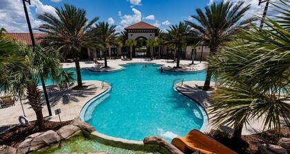 Brand New Luxury Villa! Dog Friendly, Gated Resort w/ tons of Amenities, Jacuzzi, Free Wifi, BBQ Grill!