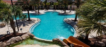 Brand New Luxury Villa! Dog Friendly, Gated Resort w/ tons of Amenities, Jacuzzi, Free Wifi, BBQ Grill!