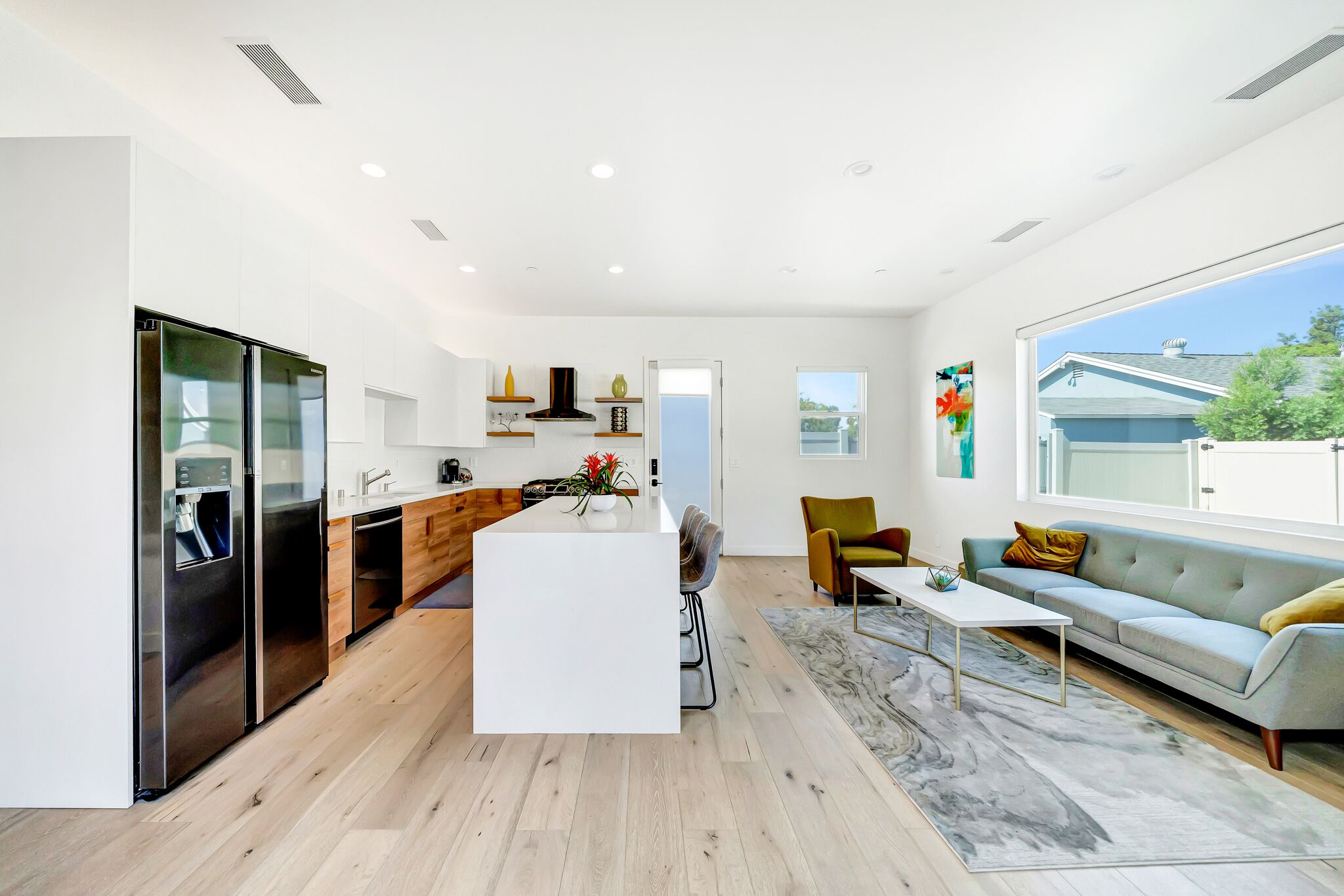 New! 2 King-Suites w/backyard by Topanga Mall close to LA's Tourist's Sites