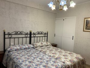 3 chambres, bureau, accès au Wi-Fi (inclus), literie fournie