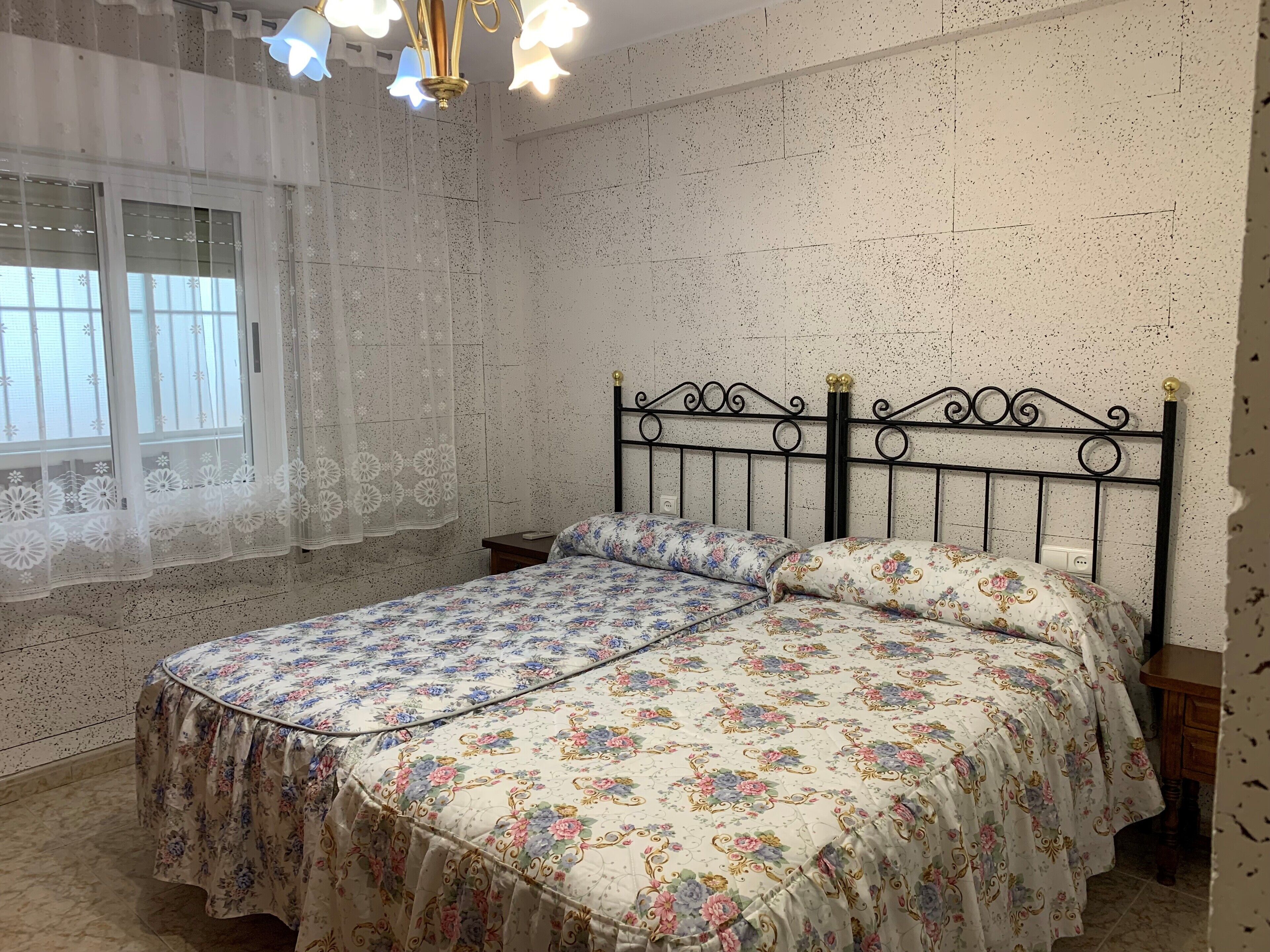 2 bedrooms, desk, free WiFi, bed sheets