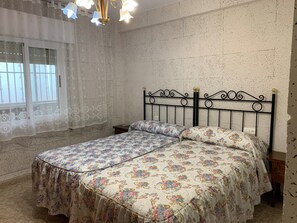 2 chambres, bureau, Wi-Fi gratuit, draps fournis