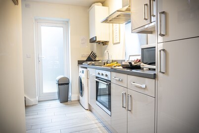 🏠1 Bed House ✅WiFi ✅Free Parking ✅LEISURE✅BUSINESS
