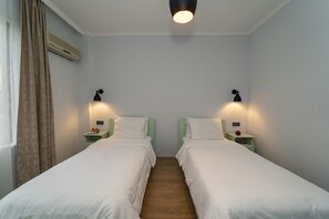 Zweibettzimmer, 2 Einzelbetten | Kostenloses WLAN, Bettwäsche