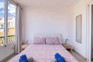 Fer et planche Ă repasser, accĂšs au Wi-Fi (inclus), literie fournie