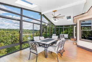 Dining - 6 Bedroom home, heated private pool, person Hot tub, Waterfront Views, and more😍 (Monticello)