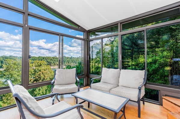 Interior - 6 Bedroom home, heated private pool, person Hot tub, Waterfront Views, and more😍 (Monticello)