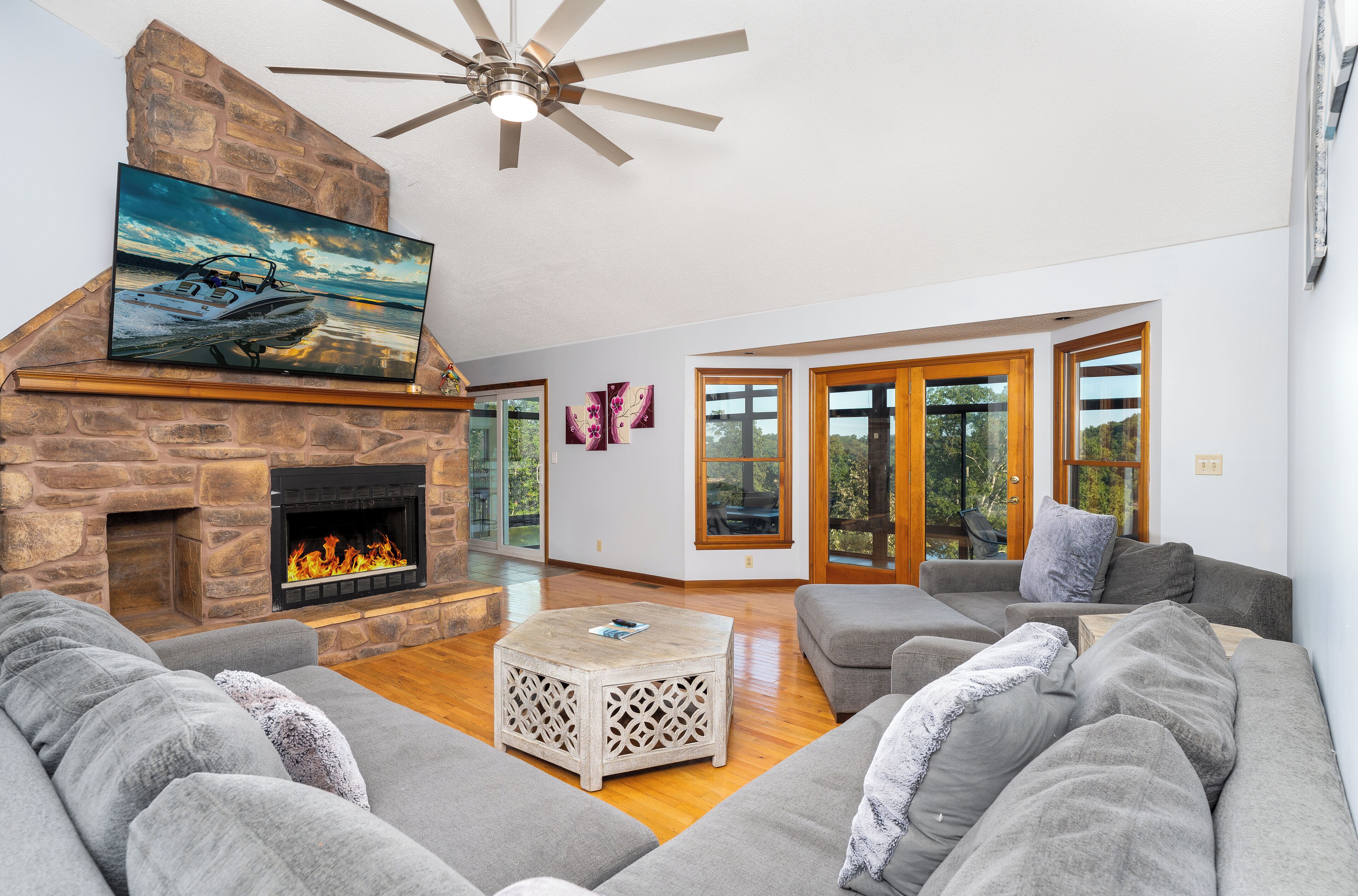 Smart-TV, Kamin, DVD-Player, Tischfußball