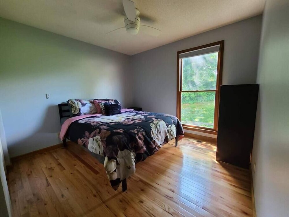 6 Bedroom home, private pool, person Hot tub, Waterfront Views, and