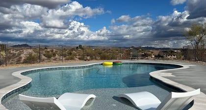 Private Getaway with 360 Views & Pool! Pens for Horses too!