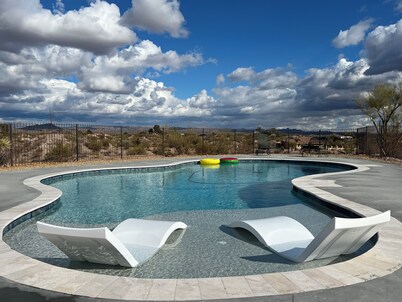 Private Getaway with 360 Views & Pool! Pens for Horses too!