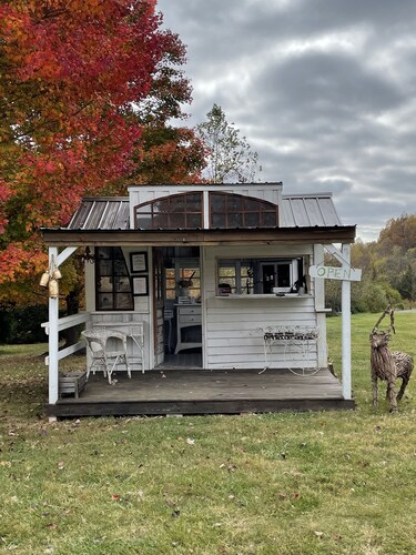 Studio with close proximity to the wineries and hiking