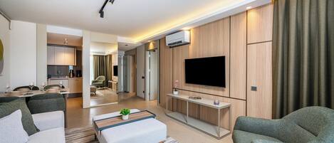 1 bedroom, premium bedding, minibar, in-room safe