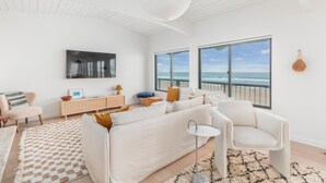 House, Multiple Beds (Barnacle Bill's) | Living room - Barnacle Bill's (Pacific City)