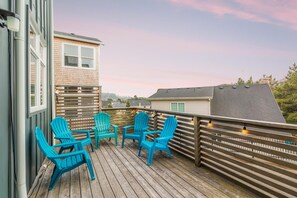 House, Multiple Beds (Endless Summer) | Balcony - Endless Summer (Pacific City)