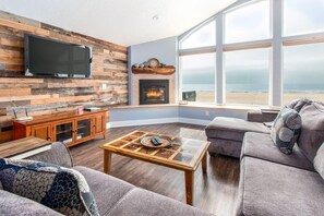 Living room - Serendipity by the Sea (Pacific City)