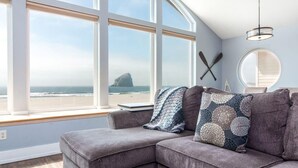 Living room - Serendipity by the Sea (Pacific City)