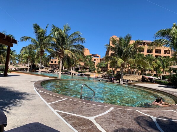 Piscine extérieure, piscine chauffée